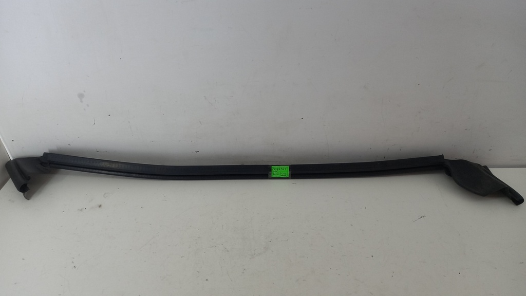 Молдинг стекла двери задней левой Volkswagen Passat CC 2008-2017  3C8839471C