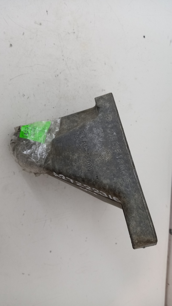 Кронштейн двигателя правый Mercedes W211 3.5 b 2005-2013  A2722231604