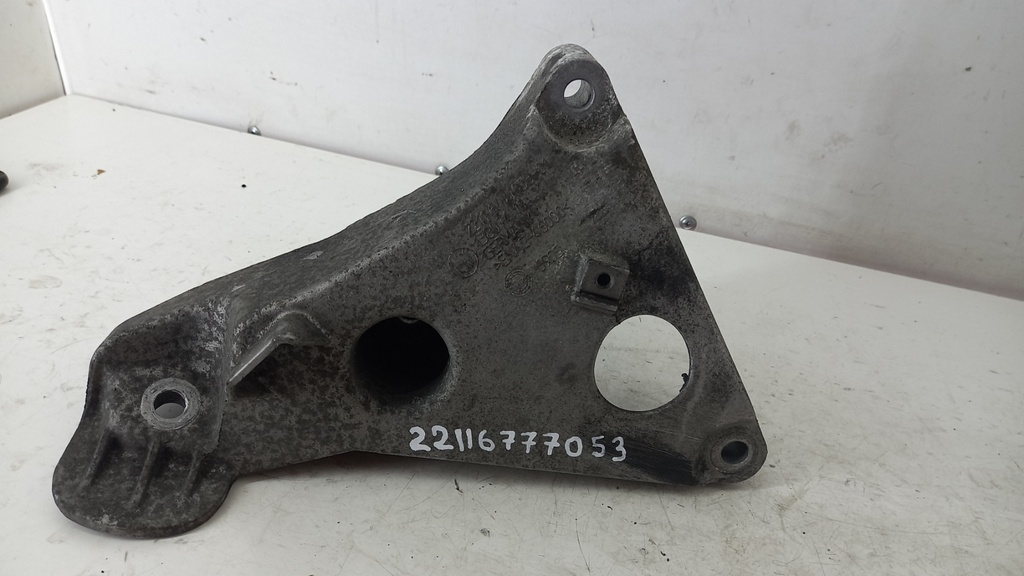 Кронштейн двигателя левый BMW 5 E60 E61 2.0 D 2008  22116777053