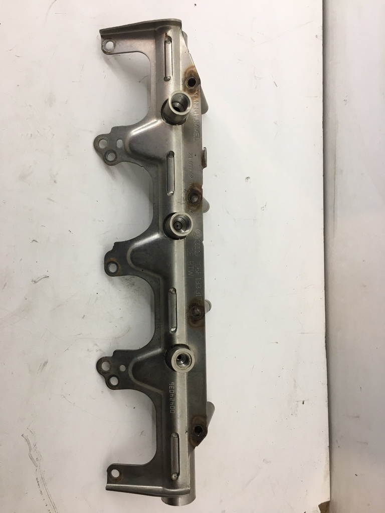 Топливная рампа Audi A4 B7 2.0 TFSI 2005-2008 гг 06F133317L