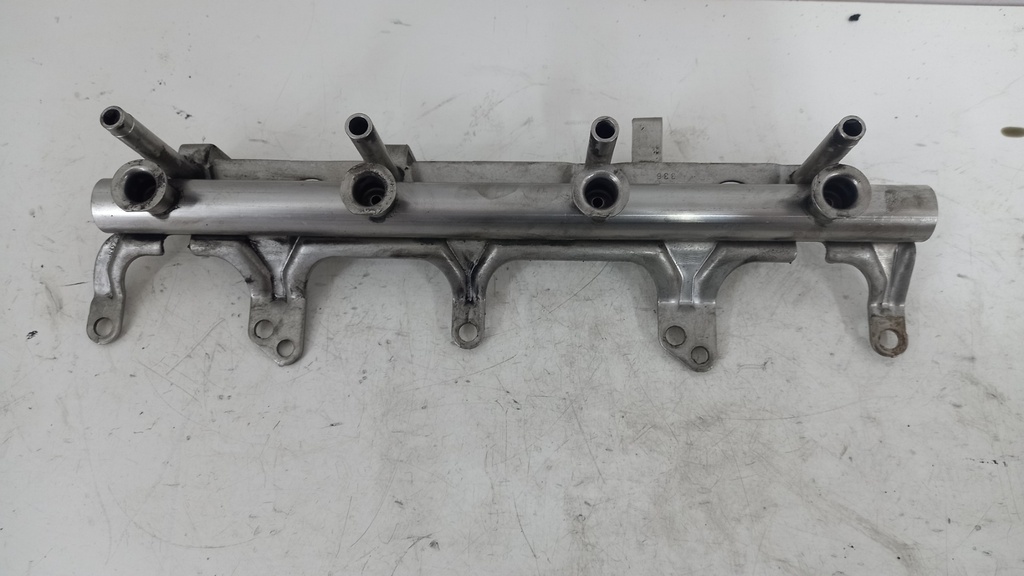 Топливная рампа Volkswagen Passat B6 CC 1.8 TSI 2010 гг 06J133317G