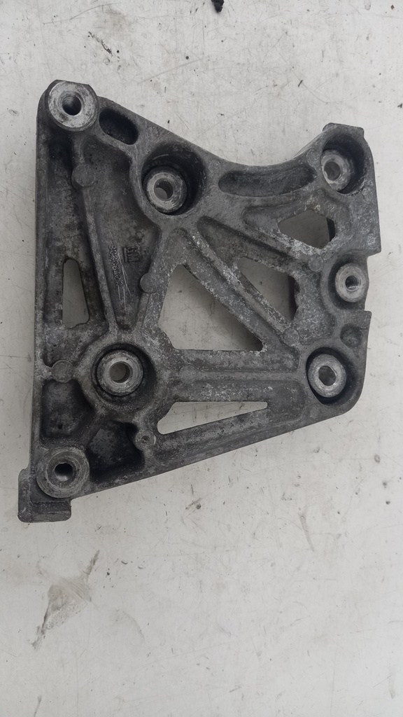 Кронштейн компрессора Chevrolet Orlando Cruze 2.0 CDI 2010  96868422