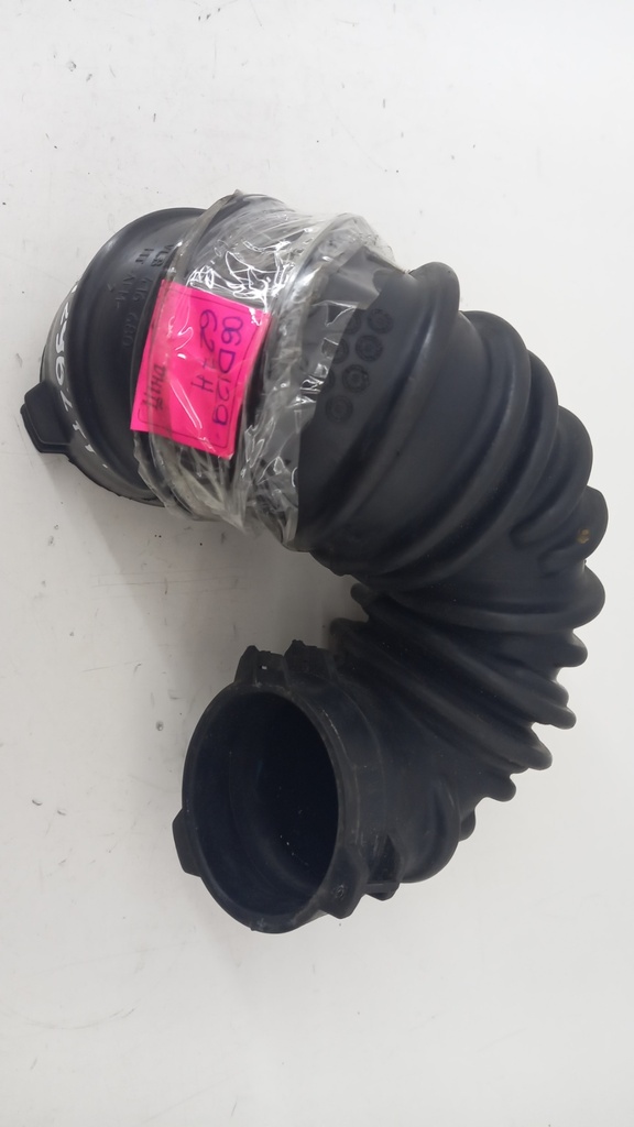 Патрубок интеркулера Audi A6 C6 2.0 TFSI 2006 гг 06D129627H