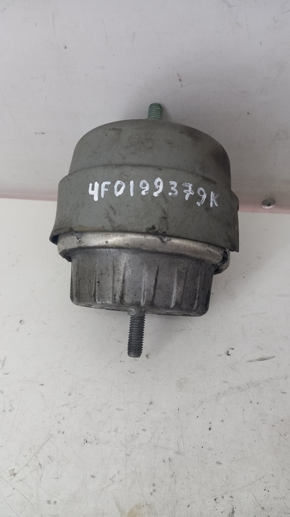 Подушка двигуна ліва Audi A6 C6 2.4 2004-2011 4F0199379K