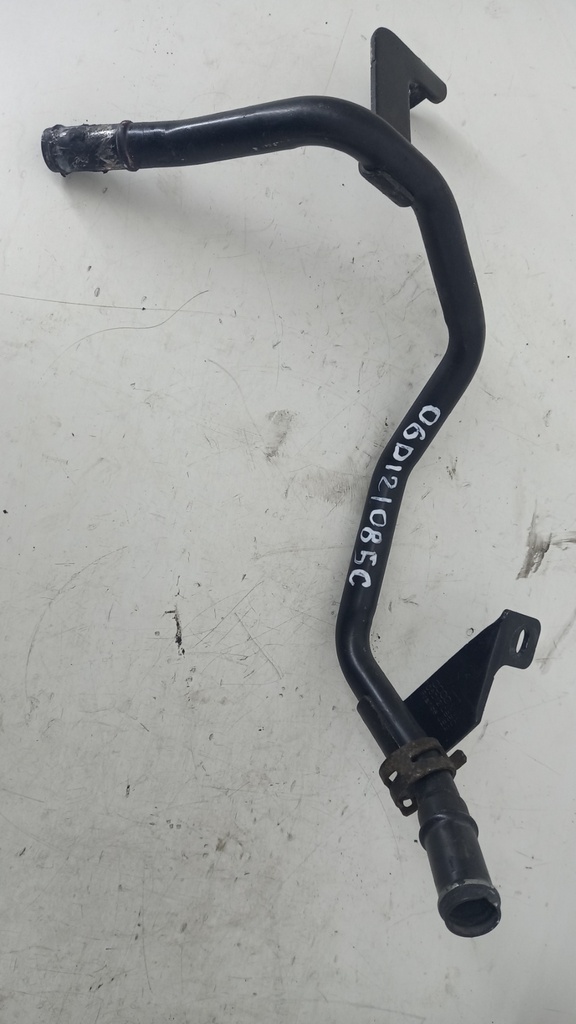 Трубка системи охолодження Audi A4 A6 2007 рр. 06D121085C