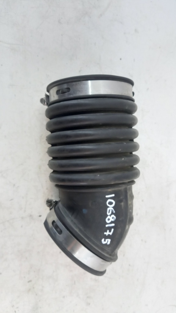 Патрубок повітряного фільтра Volvo V40 2011 рр. 1068175