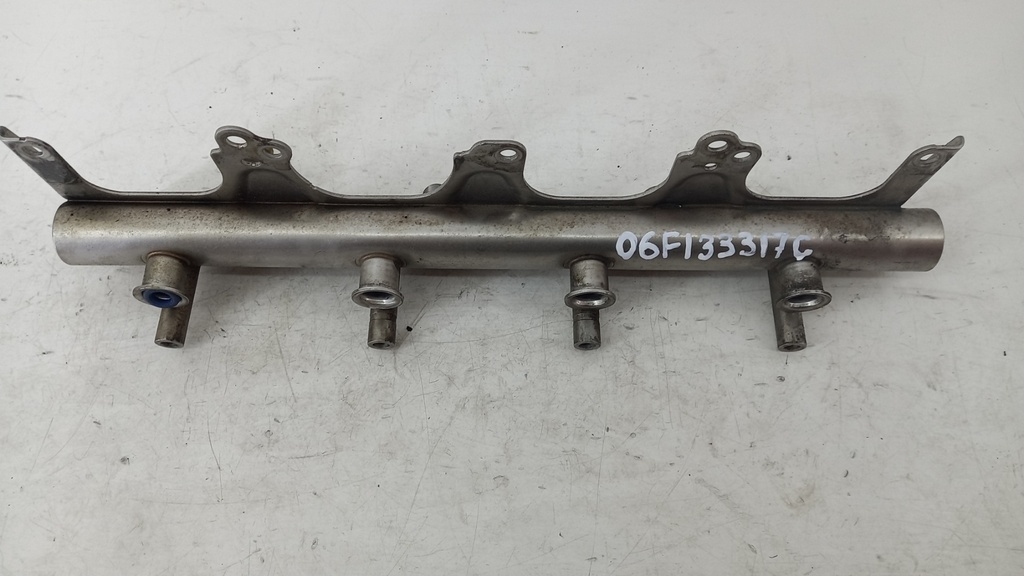 Паливна рампа Volkswagen Golf V 2.0 TFSI 2009 рр 06F133317C