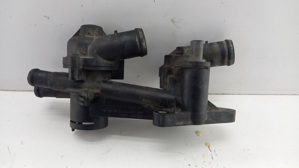 Корпус термостата Volkswagen Golf 5 1.4 TSI 2003-2008 рр 03C121026S