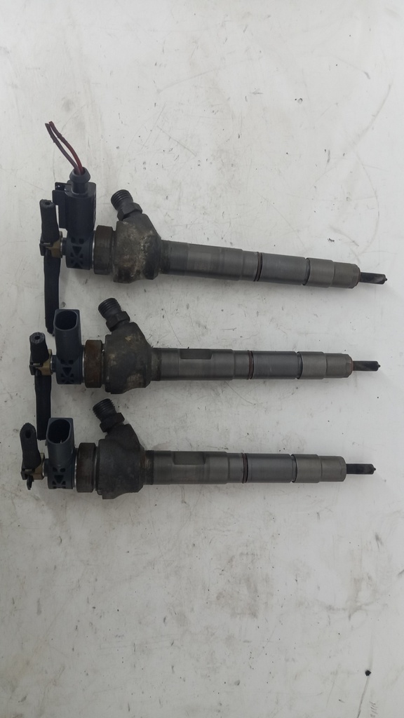 Форсунки Volkswagen Golf 7 Audi A3 1.6 TDI 2013  04L130277G