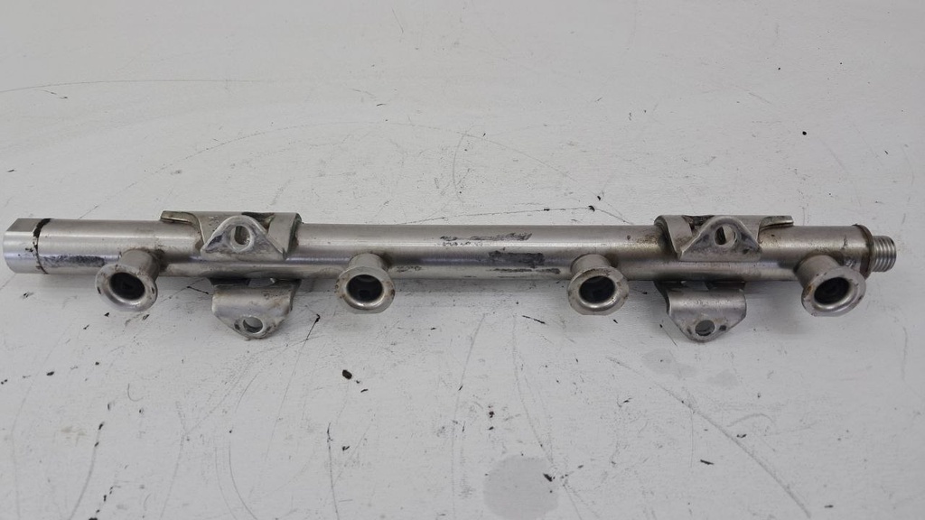 Топливная рампа Volkswagen Golf 6 1.4 TSI 16V 2008-2013 гг 04E133320D