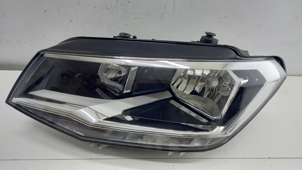 Фара ліва Volkswagen Caddy 2015-2020 2K1941005D