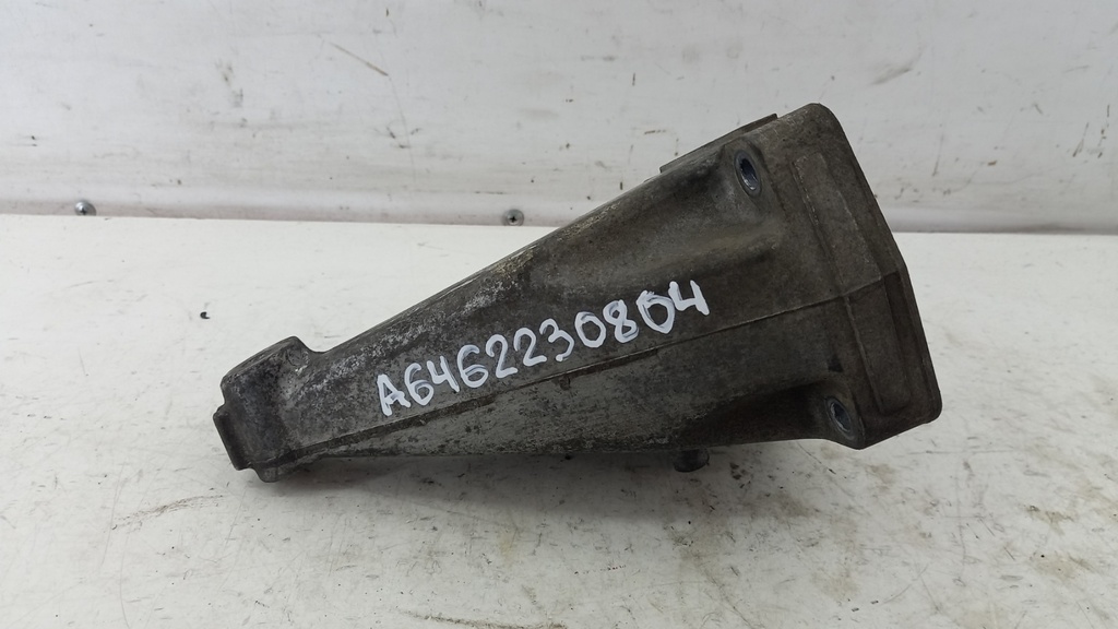 Кронштейн двигателя Mercedes Vito 639 2.2 CDI 2009  A6462230804