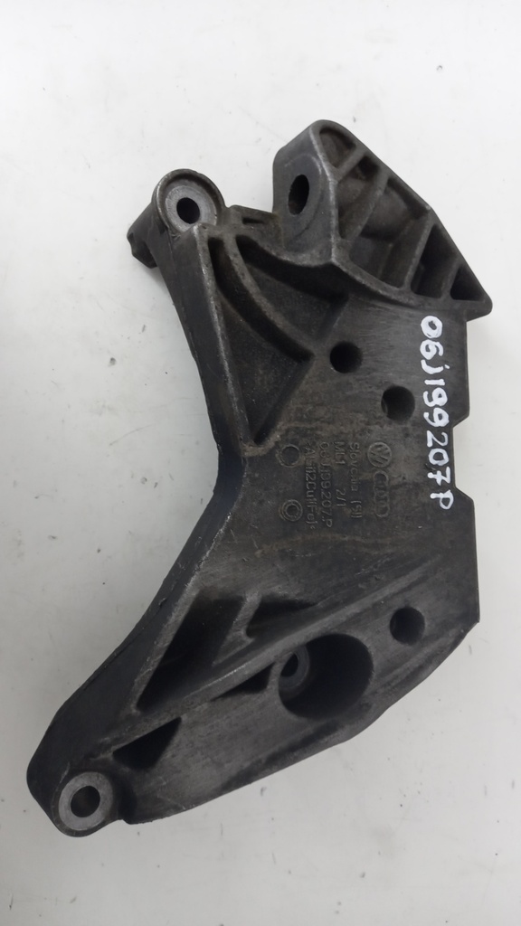 Кронштейн двигателя правый Audi A3 Q2 2.0 TFSI 2015  06J199207P