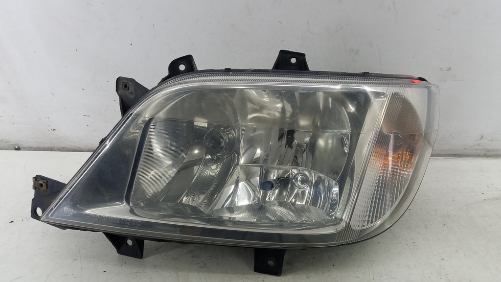 Фара левая Mercedes Sprinter W909 2003-2019 A9098200661