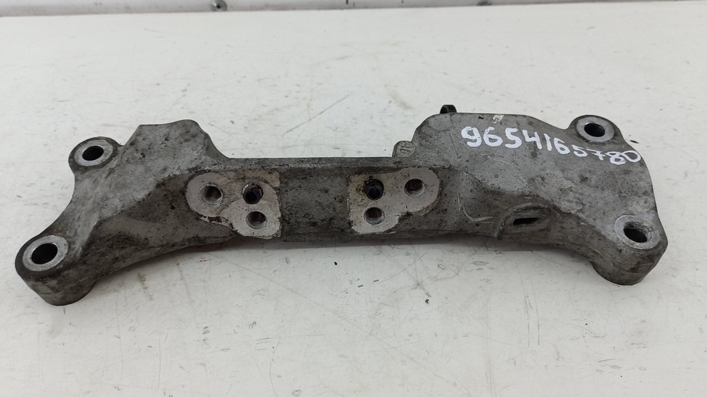 Кронштейн двигуна лівий Peugeot 307 1.4 1.6 VDI 2009 рр. 9654165780