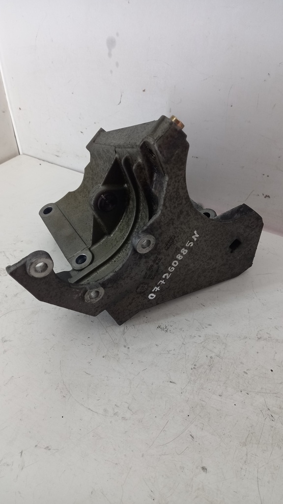 Кронштейн компресора Audi A8 D3 4E 4.2 2002-2010 рр 077260885N