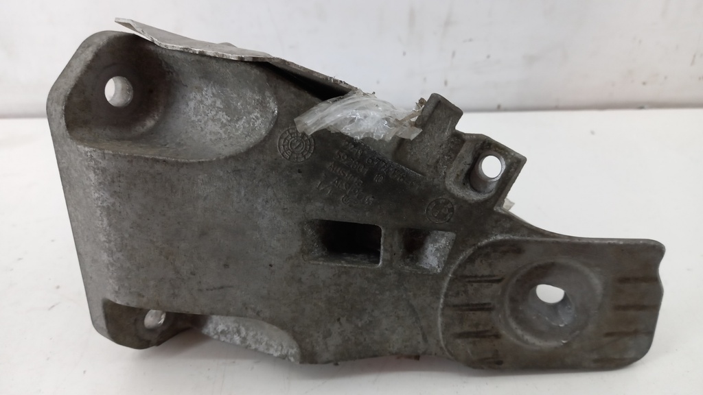 Кронштейн двигателя правый BMW 5 E60 E61 2003-2010  22116774178