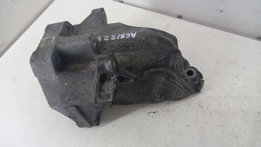 Кронштейн двигуна лівий Mercedes W639 Vito Vieno 2.2 CDI A6512231504