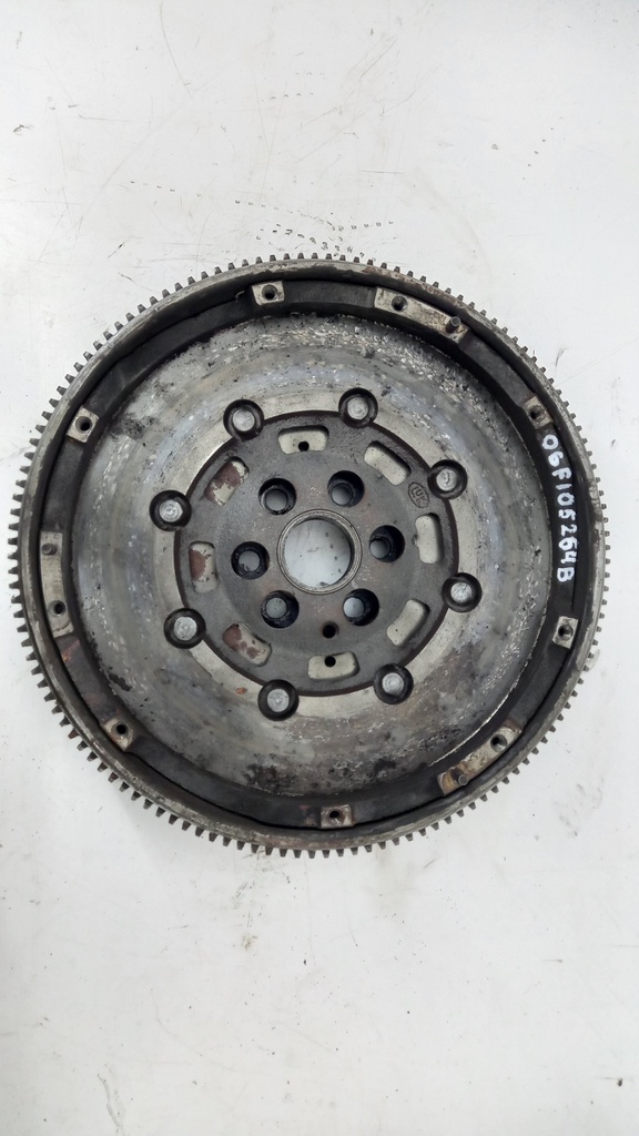 Маховик двигателя Volkswagen Caddy Passat B6 2004-2010 гг 06F105264B