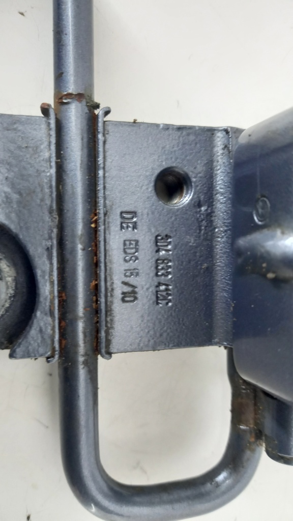 Петля двери задней правой нижняя Volkswagen Phaeton 2012  3D4833412C