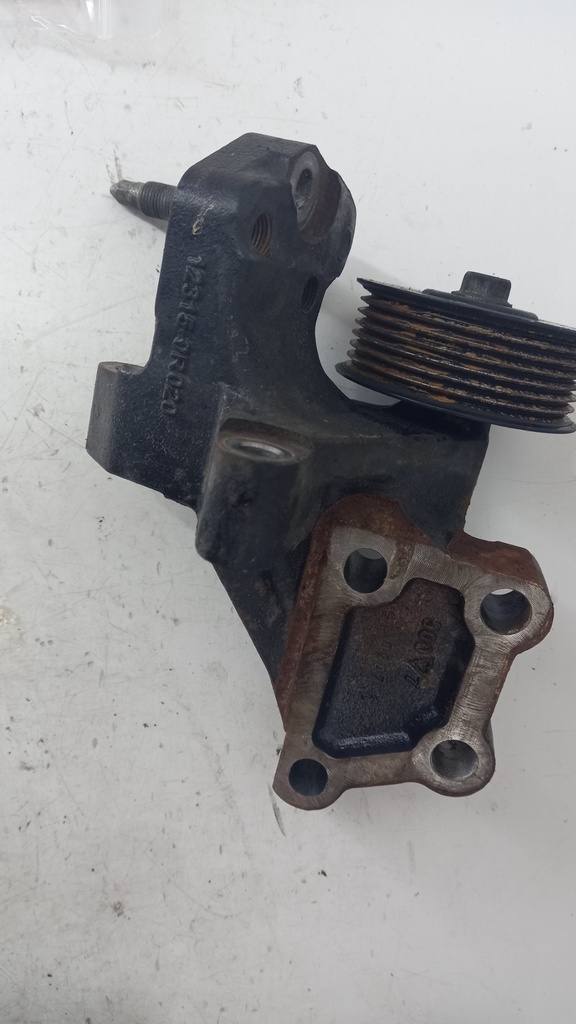 Кронштейн двигуна правий Toyota Avensis 2.0d T27 2010 123150R020