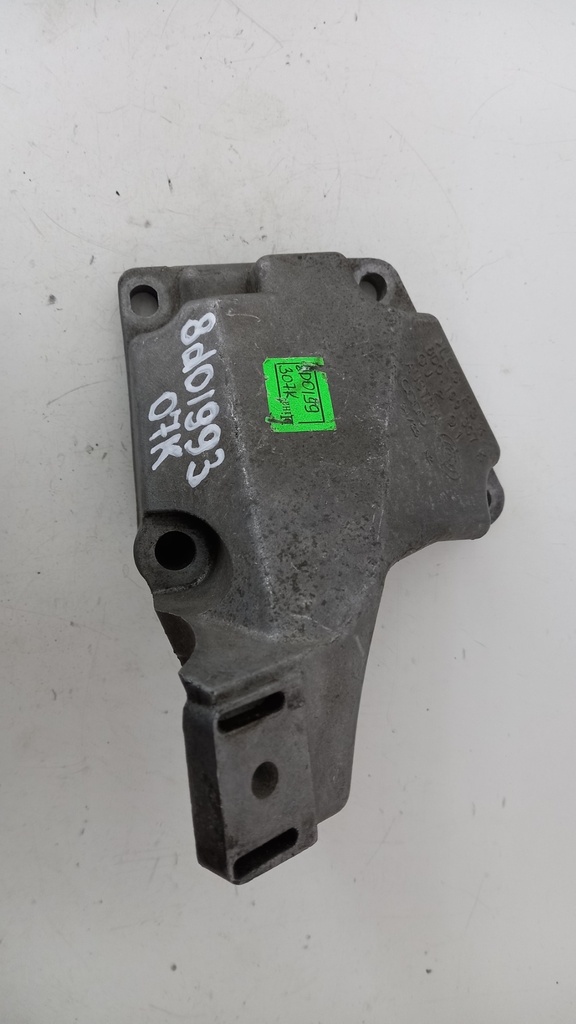 Кронштейн двигателя левый Audi A6 C5 2.7 2004  8D0199307K