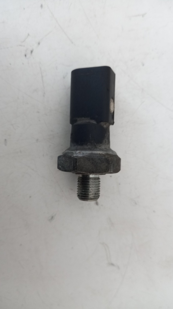 Датчик тиску масла Audi A3 8P 2.0 FSI 2012 06D919081B