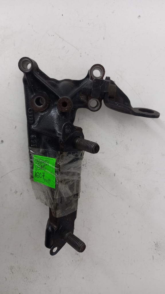 Кронштейн Volkswagen Touareg 3.0 TDI 2010 рр 059145195AC