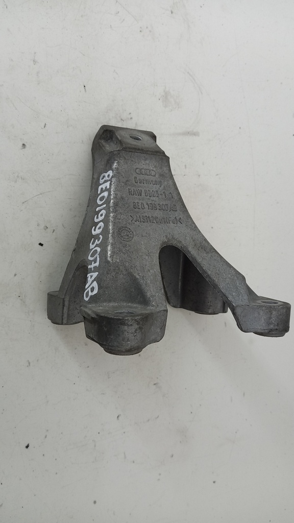 Кронштейн двигуна лівий Audi A4 B7 3.0 TDI 2007 рр. 8E0199307AB