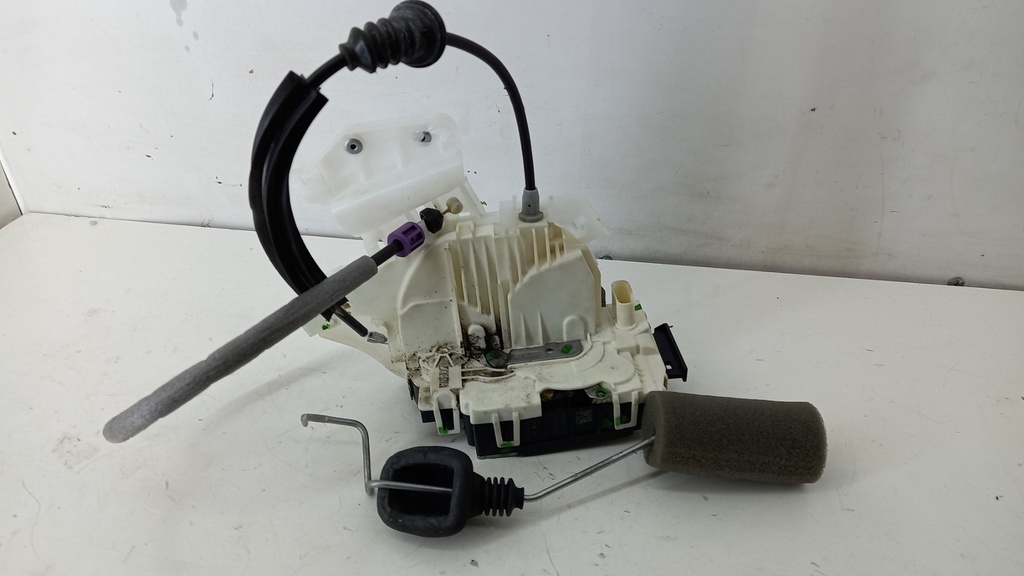 Замок двері передньої лівої Mercedes CLS C218 A2047202735