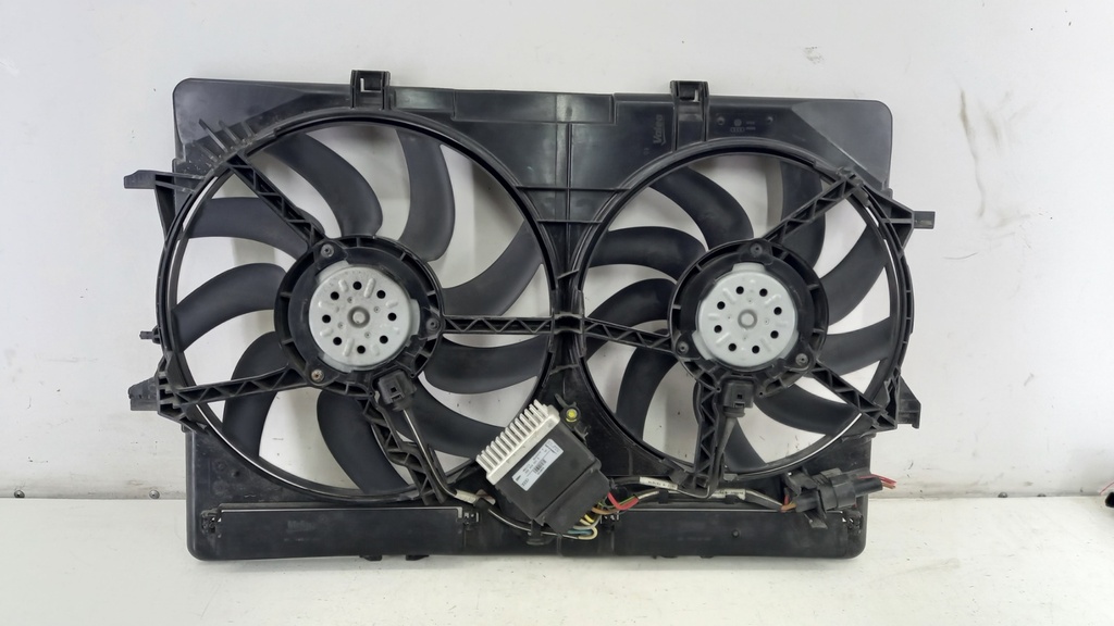 Вентилятор Audi A4 A5 A6 C7 2.0TDI 2007-2015 8K0121003P