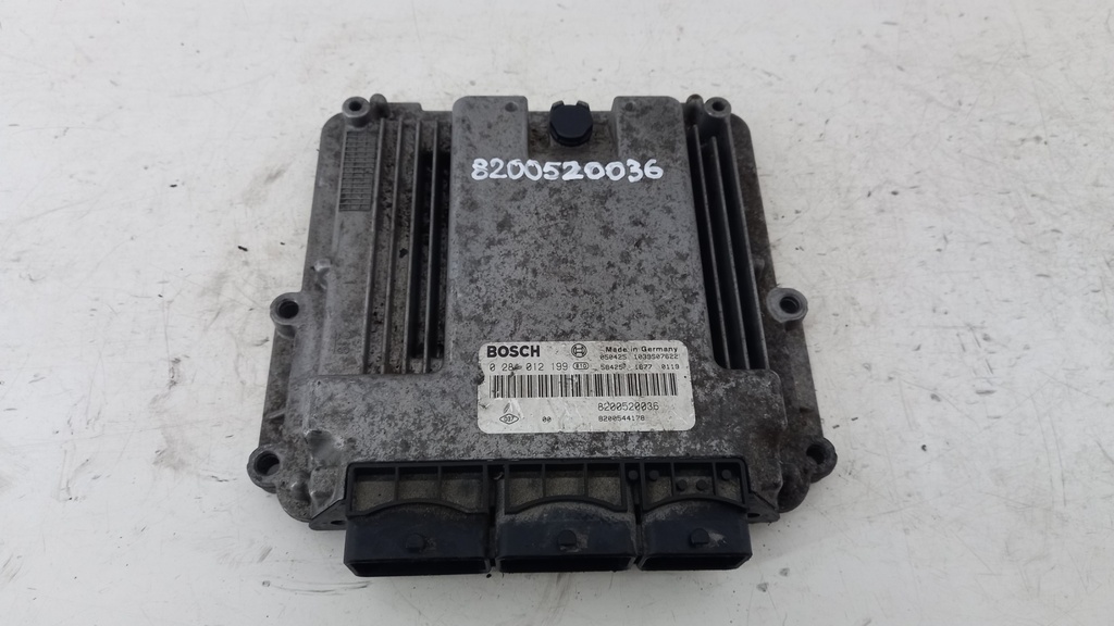 Блок керування двигуном Renault Laguna 2.0 DCI 2010 8200520036