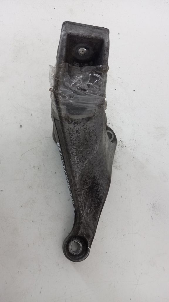 Кронштейн двигуна лівий Audi A4 B7 2.0 TDI 2007 8E0199307S