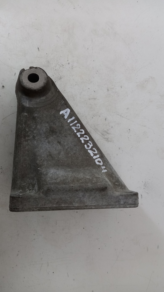 Кронштейн двигуна правий Mercedes W211 W203 3.2 A1122232104