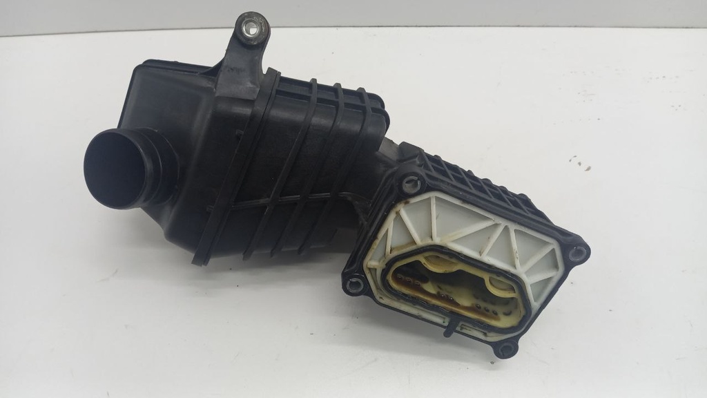 Воздуховод Volkswagen Touran 1.4 TSI EcoFuel 2010-2015 гг 03C145755J