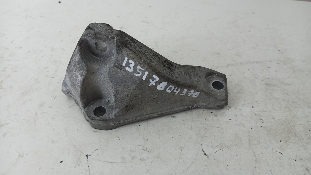 Кронштейн BMW 5 E60 E87 E90 2.0D 2008  13517804376