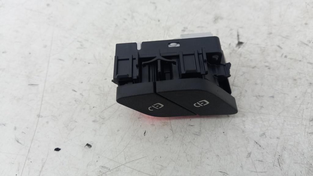 Кнопка центрального замка Mercedes W177 A180 A200 2019 A2479052201