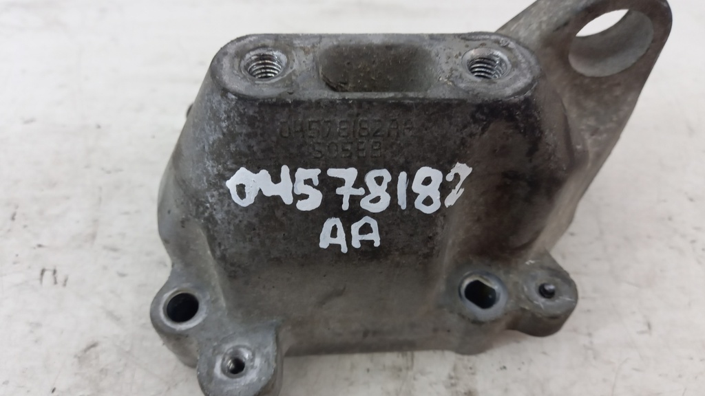 Кронштейн двигателя Chrysler 3.0 CRD 2004-2010  04578182AA
