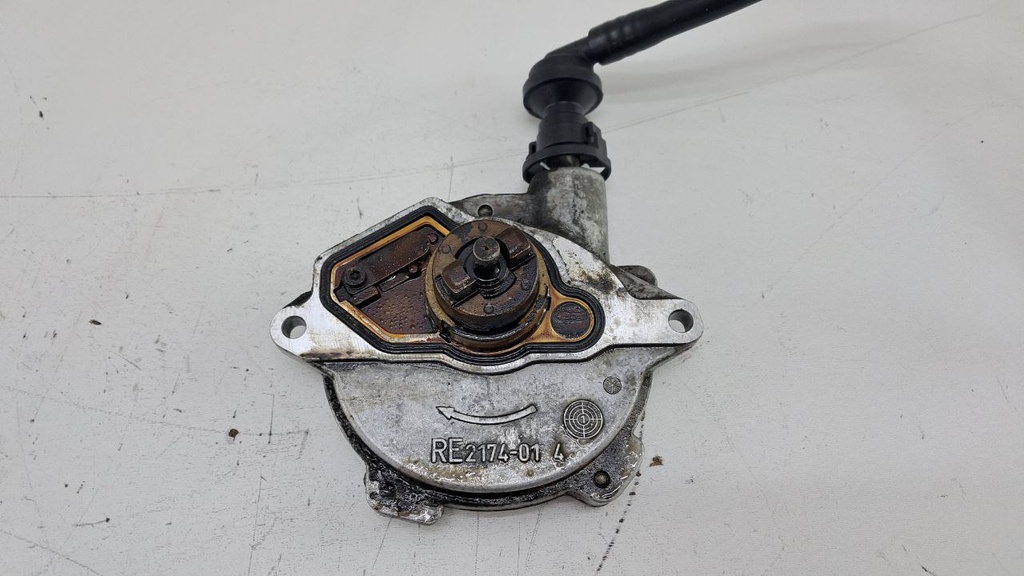 Вакуумний насос Mercedes W211 W203 1.8i 2006 A2712300465