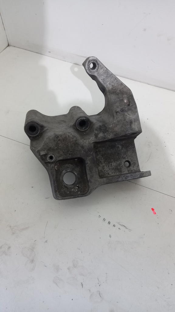 Кронштейн двигателя Volvo XC60 2.0 D 2016  31401633