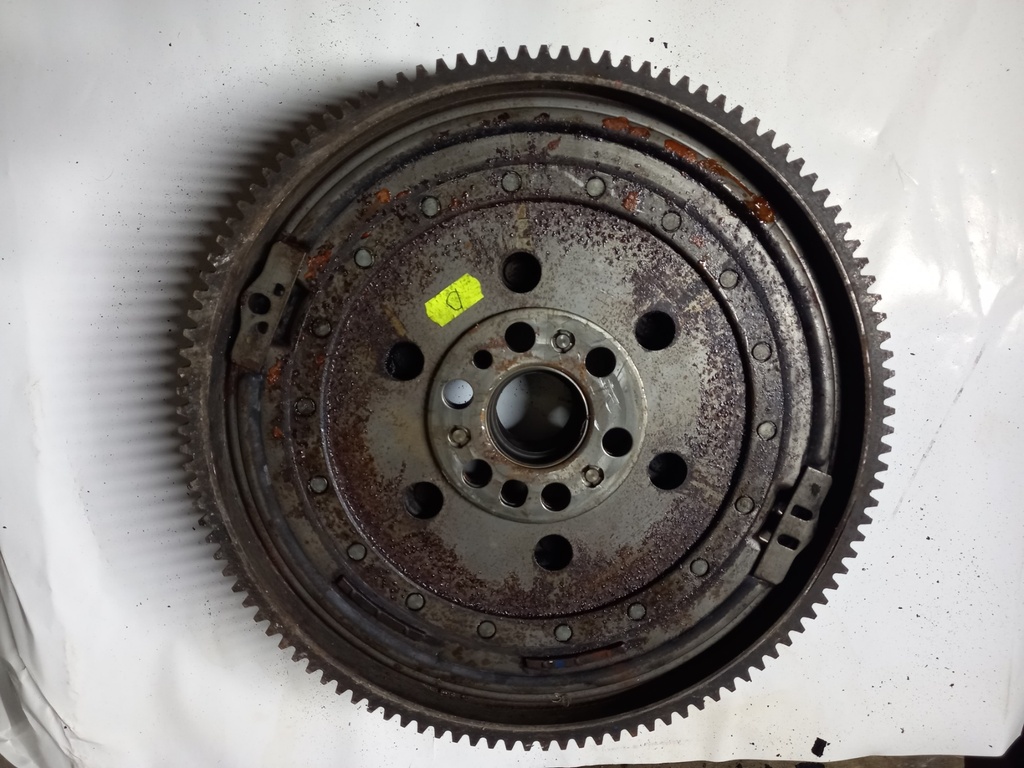 Маховик двигуна BMW 3 E90 E91 2.0L 2006 рр 21217541018