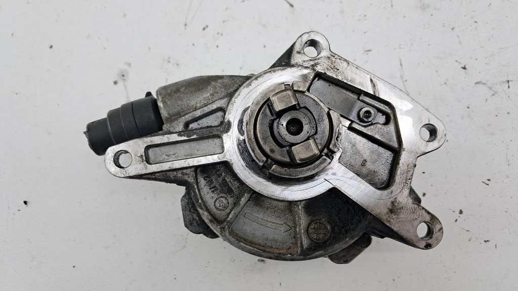 Вакуумный насос Mercedes W221 V6 3.0 CDI A6422300165