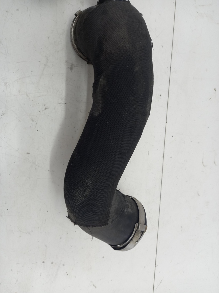 Патрубок интеркулера Audi A4 B8 2.7 TDI 2012 гг 8K0145709E