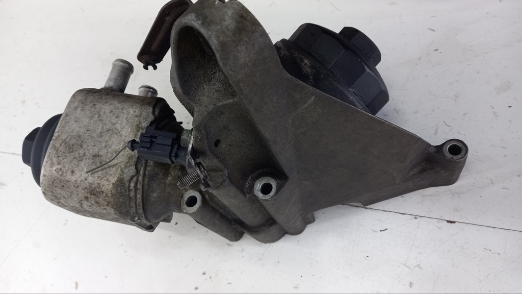 Кронштейн масляного фильтра Volkswagen Touareg 3.2 FSI 2006  022199354A