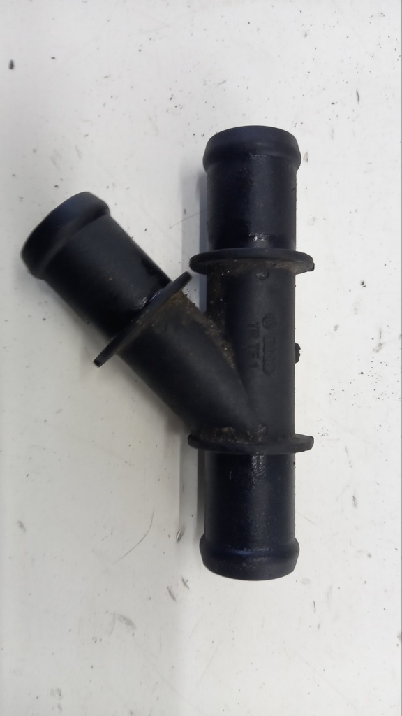 Фланец системы охлаждения Volkswagen Golf VII 2015  1K0121087Q