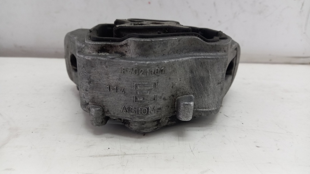 Подушка двигуна Volvo V60 2.0td D2 2010-2018 31330138