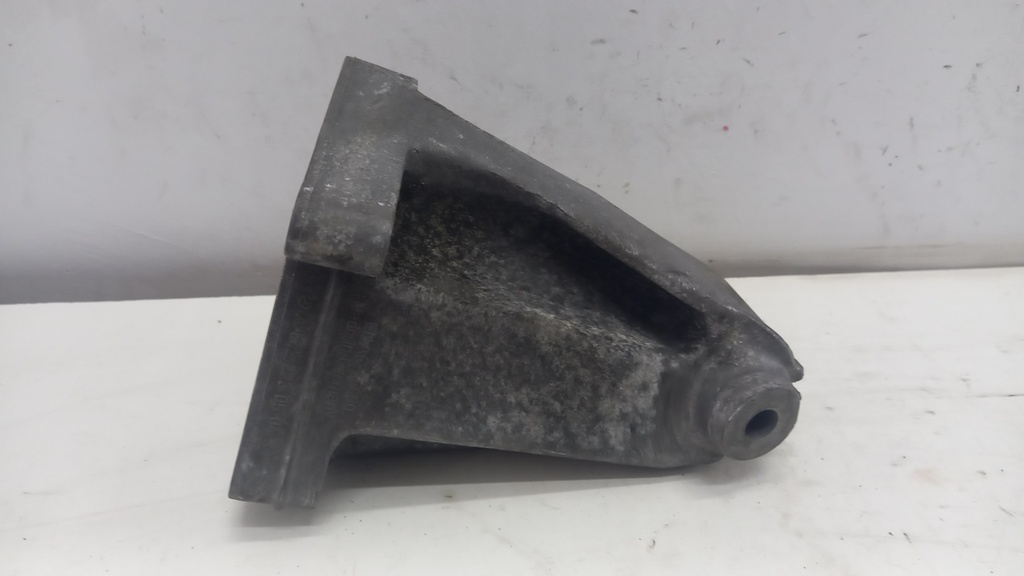 Кронштейн двигателя Mercedes-Benz S-Class W221 3.0CDI 2005-2009  A6422230504