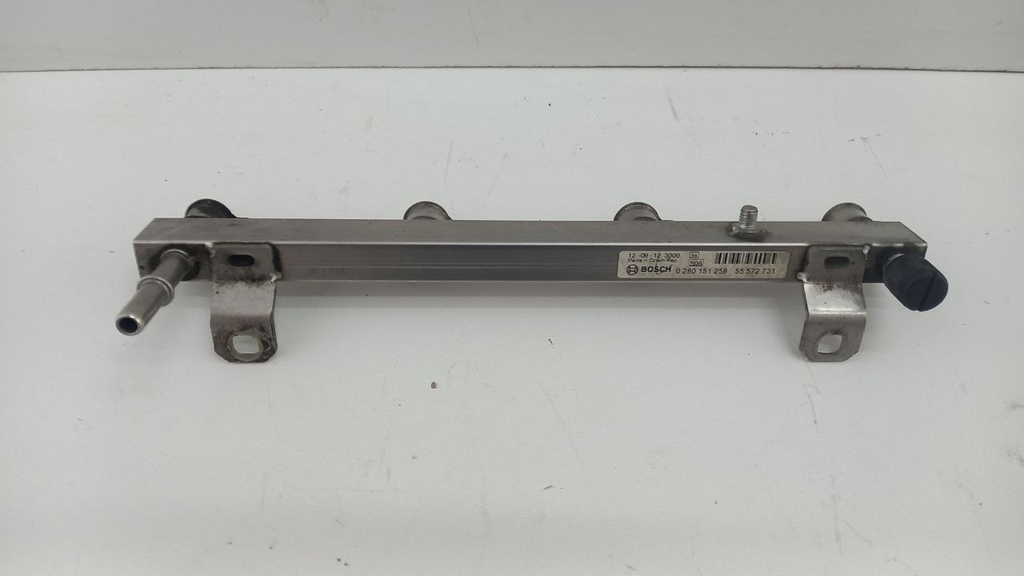 Паливна рампа Chevrolet Aveo Opel Corsa 1.2 16V 2012 55572731