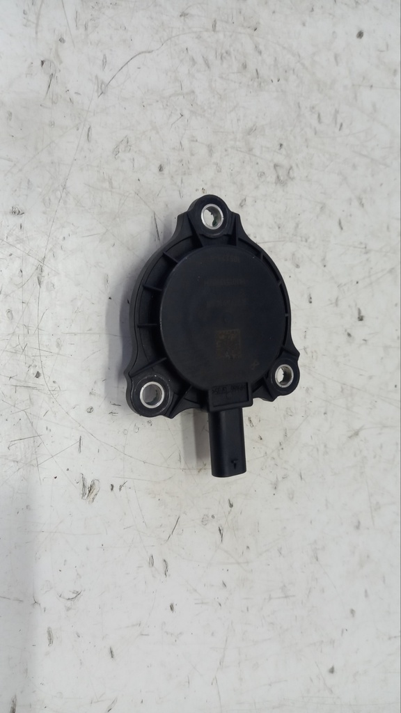 Клапан фаз газорозподілу Mercedes A-Class W177 1.3i 2018 A2761560790