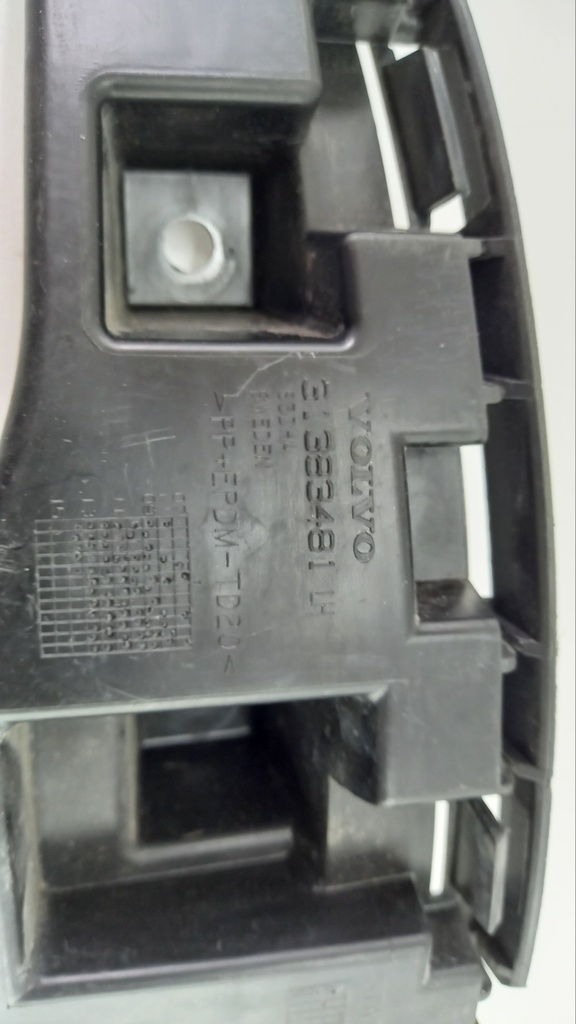 Кронштейн заднього бампера лівий Volvo ХС60 2009 31383481